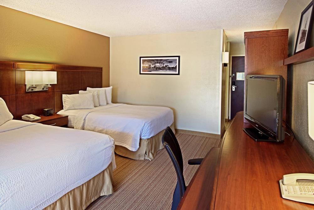 Courtyard By Marriott Orlando Lake Buena Vista At Vista Centre Exterior foto